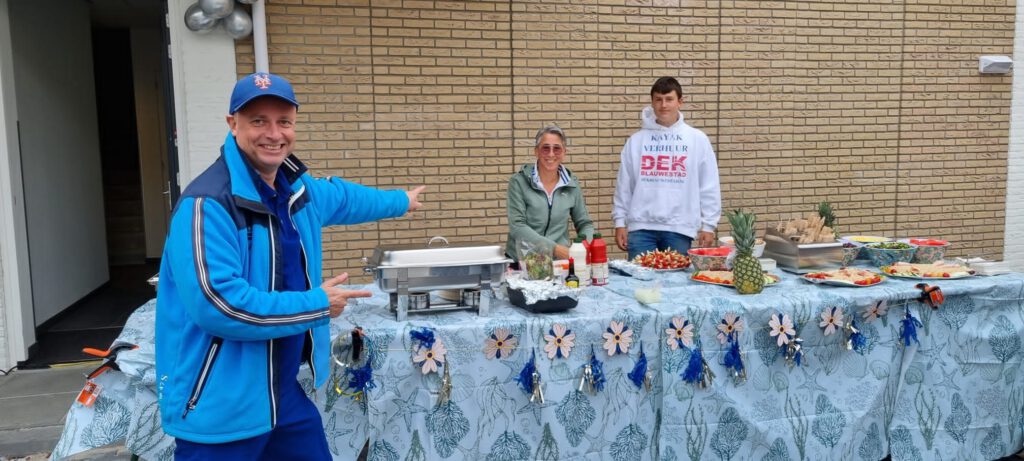 Hamburgerbar met Carprese stokjes Salades Vers Fruit DEK Blauwestad Oldambt Groningen Nederland